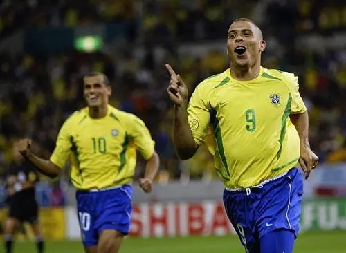巴西队拥有着十分强大的巨星,大罗就是其中一位