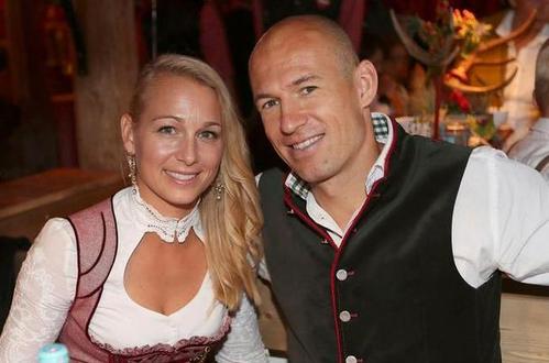 罗本妻子在之前也不小心感染新冠,不过已经痊愈