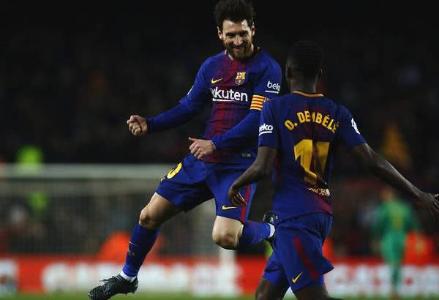 登贝莱与<a href=/qiuxinggengduo/zuqiugengduo/119.html target=_blank class=infotextkey>梅西</a>庆祝