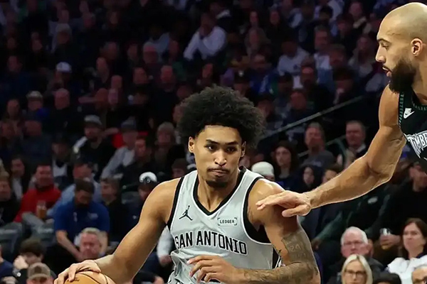 无亚马马刺遇<a href=/lanqiugengduo/timberwolves/ target=_blank class=infotextkey>森林狼</a>：后卫拼劲难敌双塔觉醒