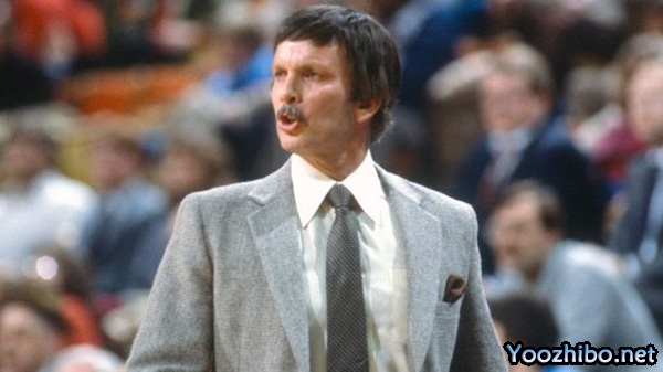 汤姆-尼萨尔科:1976-77赛季NBA最佳教练的传奇执教生涯