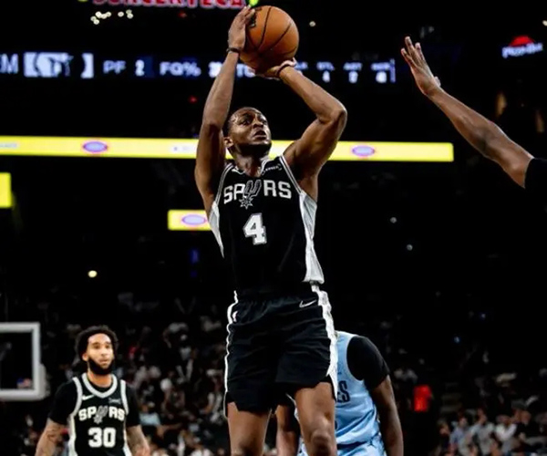 巴恩斯7记三分率<a href=/lanqiugengduo/spurs/ target=_blank class=infotextkey>马刺</a>双杀灰熊 残阵灰熊虽败犹荣