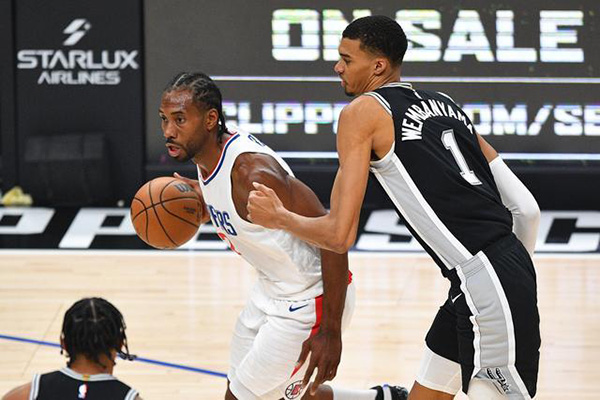 ESPN曝莱昂纳德快船内幕：舅舅提保密要求，健康成禁忌引队内焦虑