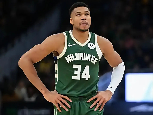 字母哥去留悬念：雄鹿困境与<a href=/lanqiugengduo/warriors/ target=_blank class=infotextkey>勇士</a>的争夺机遇