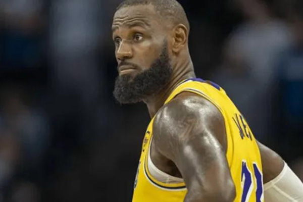 詹姆斯湖人生涯恐迎终点？5260万合同成过渡，<a href=/lanqiugengduo/mavericks/ target=_blank class=infotextkey>独行侠</a><a href=/lanqiugengduo/warriors/ target=_blank class=infotextkey>勇士</a>争传