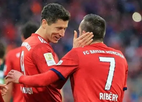 对于本赛季整体情况来说,拜仁更是强大