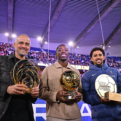 巴黎官方晒合影:恩里克+登贝莱+马基尼奥斯同框,集体力量闪耀三奖