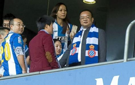 西班牙人历史上降过级吗?西班牙人队老板是中国人吗?