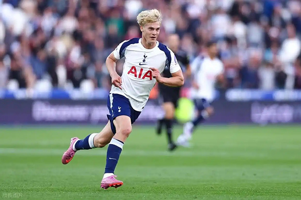 <a href=/zuqiugengduo/ouguan/ target=_blank class=infotextkey>欧冠</a>-热刺1-0比利亚雷亚尔，贝里瓦尔造乌龙黄潜门将离谱黄油手