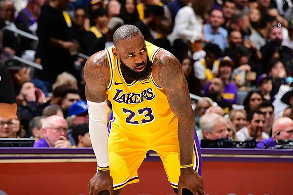 NBA休赛期动态：<a href=/lanqiugengduo/lakers/ target=_blank class=infotextkey>湖人</a>伤病、勇士签约与<a href=/lanqiugengduo/76ers/ target=_blank class=infotextkey>76人</a>合同进展